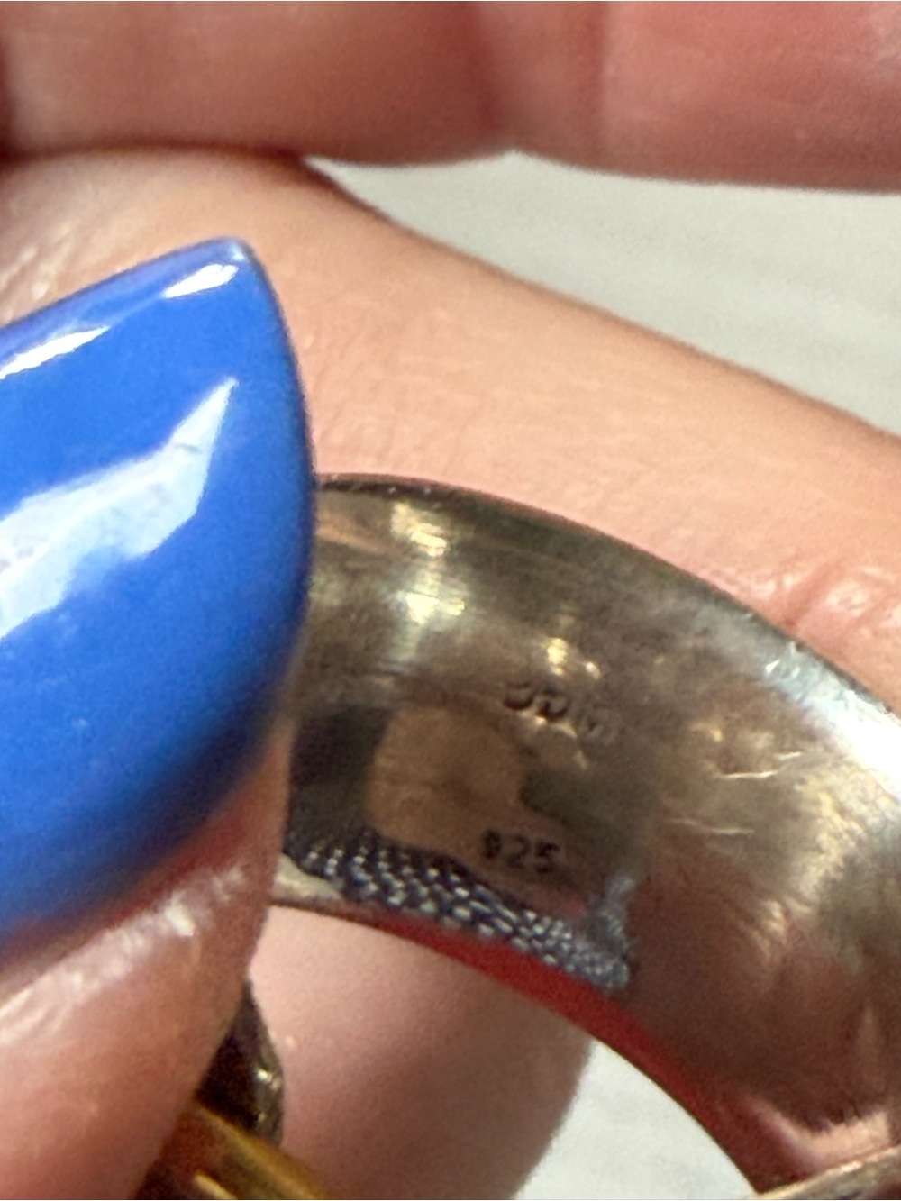 Turquoise Stone Two-Tone Hammered Band Meditation Ring - Blue. Size 7.5. - Picture 4 of 11